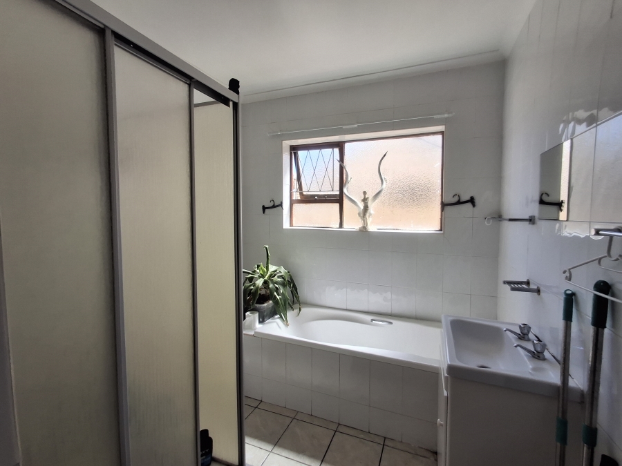 2 Bedroom Property for Sale in Summerstrand Eastern Cape